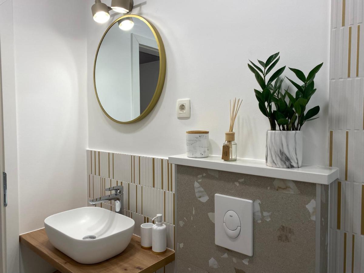 Apartments Niko, Near Beach, Free Parking, Wi-Fi Tucepi Bagian luar foto