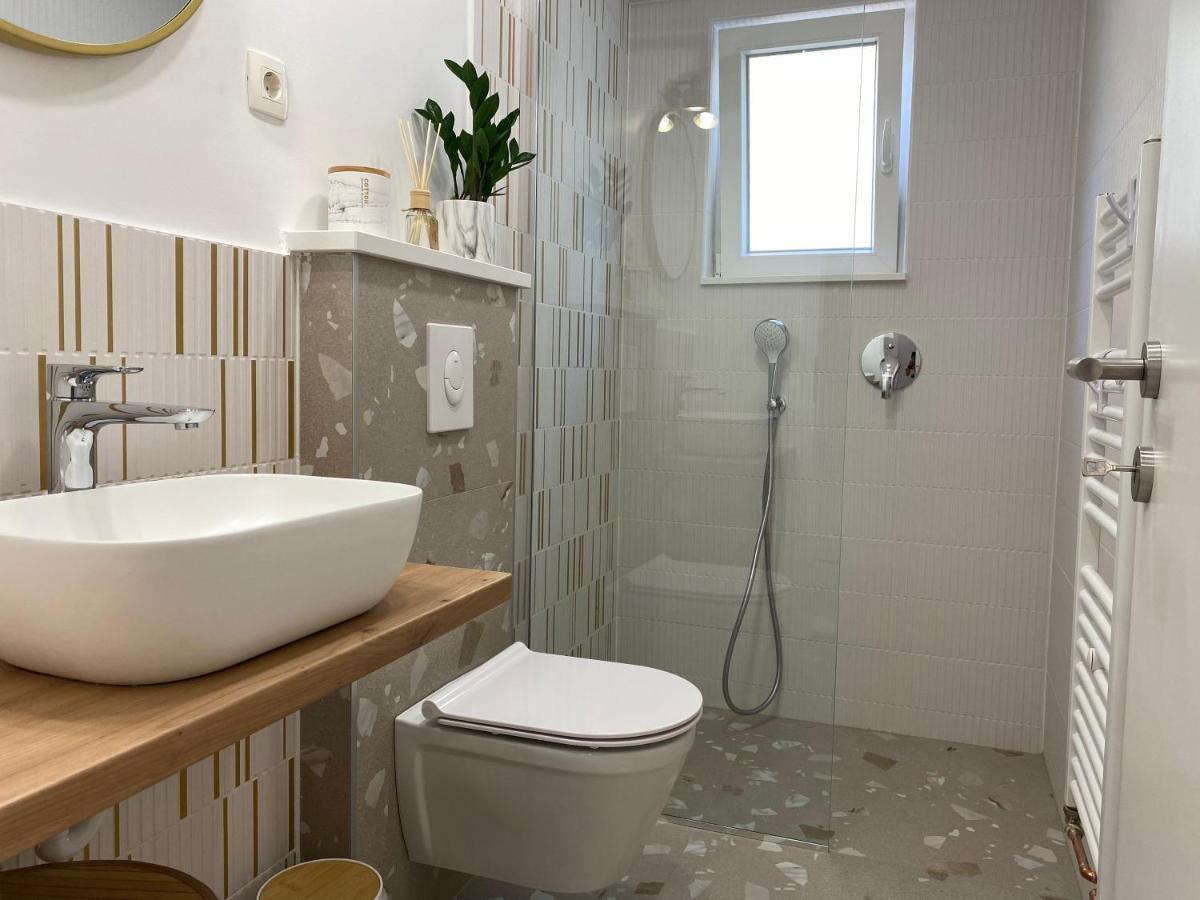 Apartments Niko, Near Beach, Free Parking, Wi-Fi Tucepi Bagian luar foto