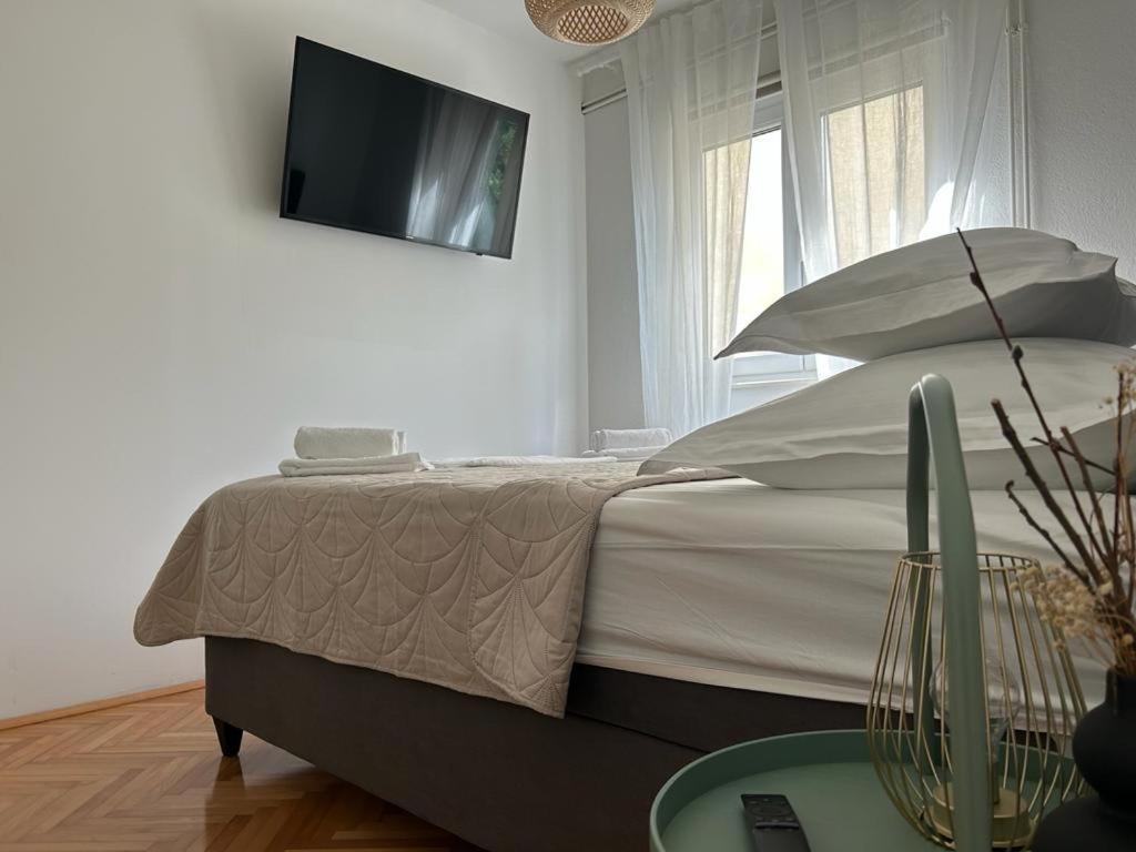 Apartments Niko, Near Beach, Free Parking, Wi-Fi Tucepi Bagian luar foto