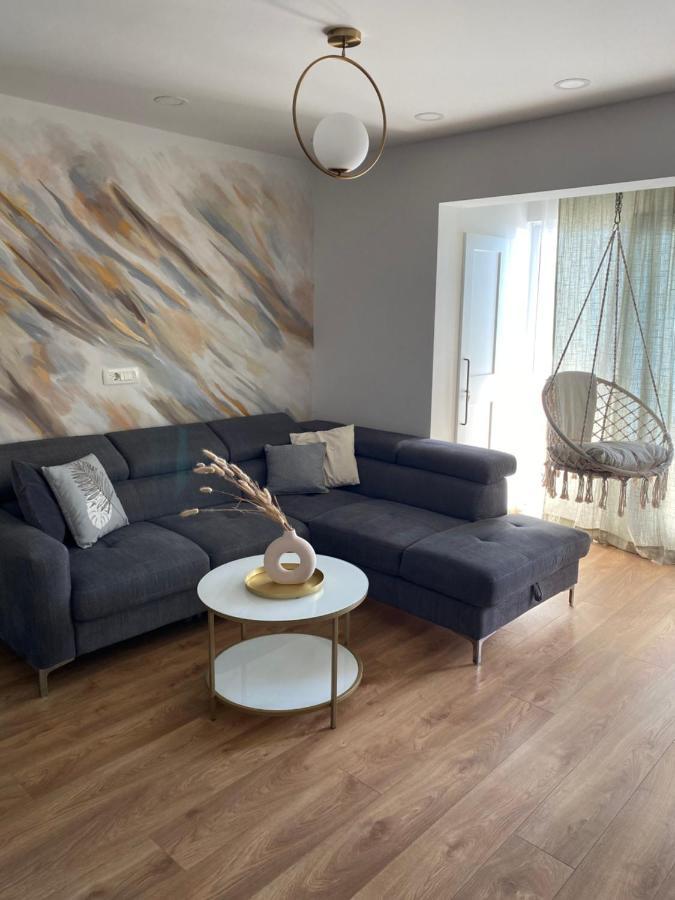 Apartments Niko, Near Beach, Free Parking, Wi-Fi Tucepi Bagian luar foto