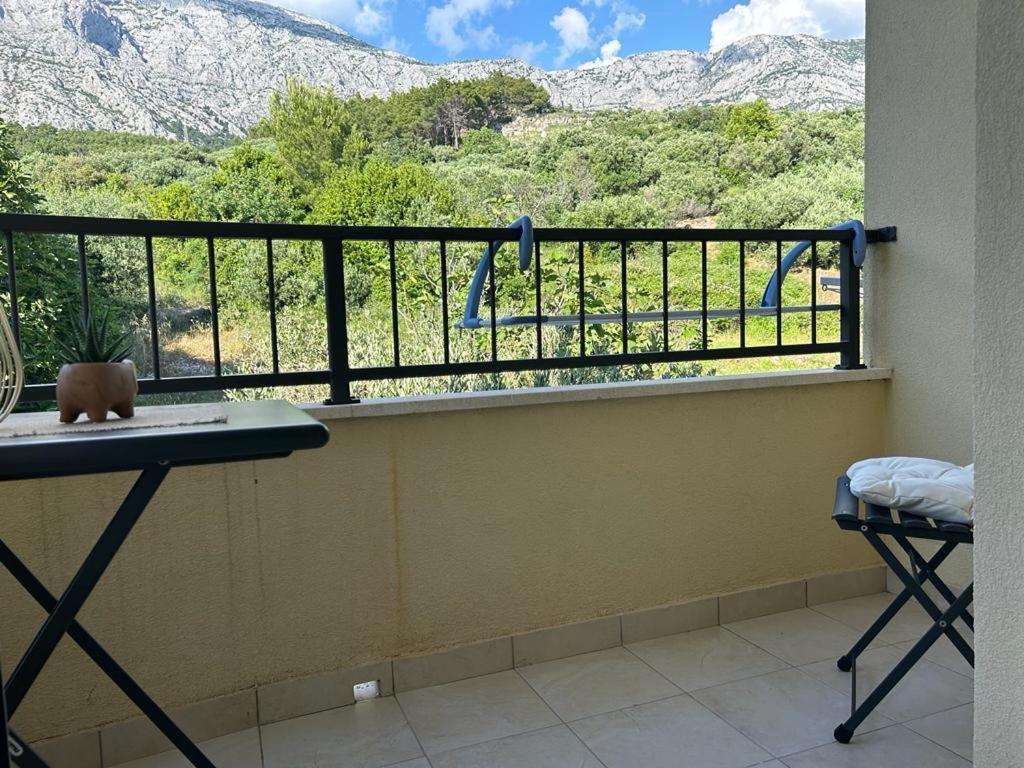 Apartments Niko, Near Beach, Free Parking, Wi-Fi Tucepi Bagian luar foto