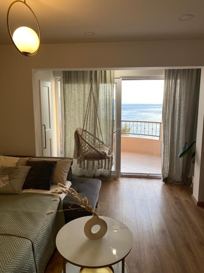 Apartments Niko, Near Beach, Free Parking, Wi-Fi Tucepi Bagian luar foto